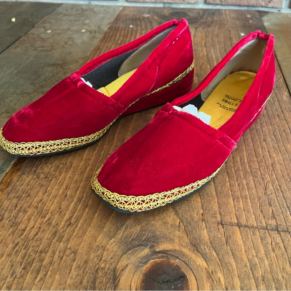 Vintage Travel Pal red velvet shoes womens 5-5.5